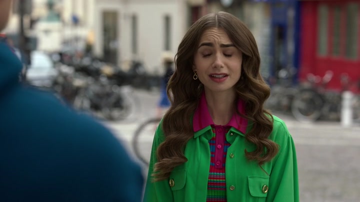 Emily_in_Paris_S02E01_WEBRip_x264-ION10_0359.jpg