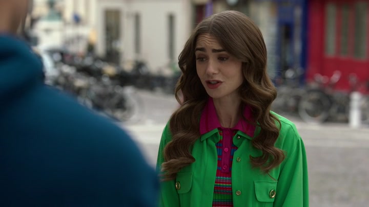 Emily_in_Paris_S02E01_WEBRip_x264-ION10_0363.jpg