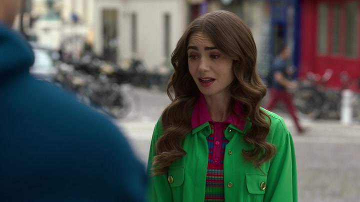 Emily_in_Paris_S02E01_WEBRip_x264-ION10_0365.jpg