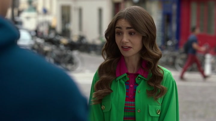 Emily_in_Paris_S02E01_WEBRip_x264-ION10_0366.jpg