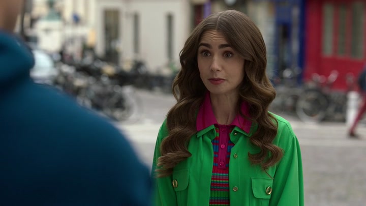 Emily_in_Paris_S02E01_WEBRip_x264-ION10_0367.jpg