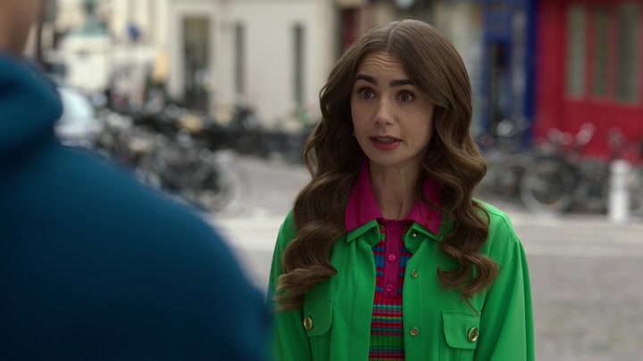 Emily_in_Paris_S02E01_WEBRip_x264-ION10_0368.jpg