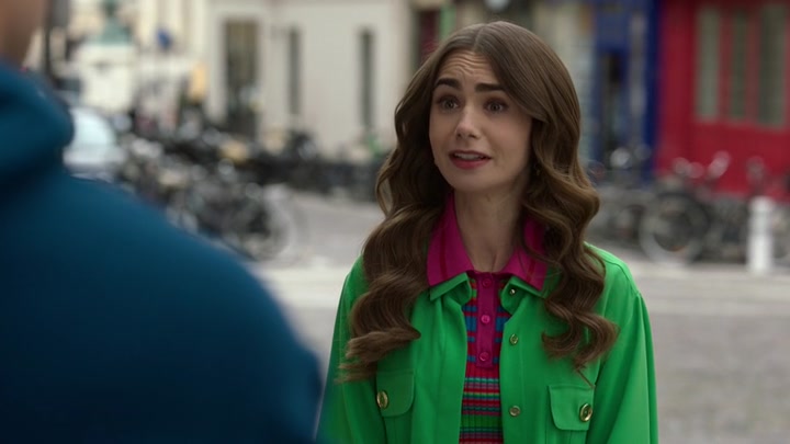 Emily_in_Paris_S02E01_WEBRip_x264-ION10_0369.jpg