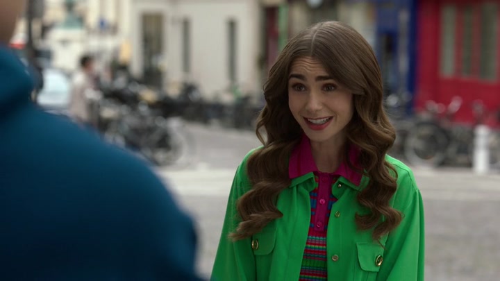 Emily_in_Paris_S02E01_WEBRip_x264-ION10_0374.jpg