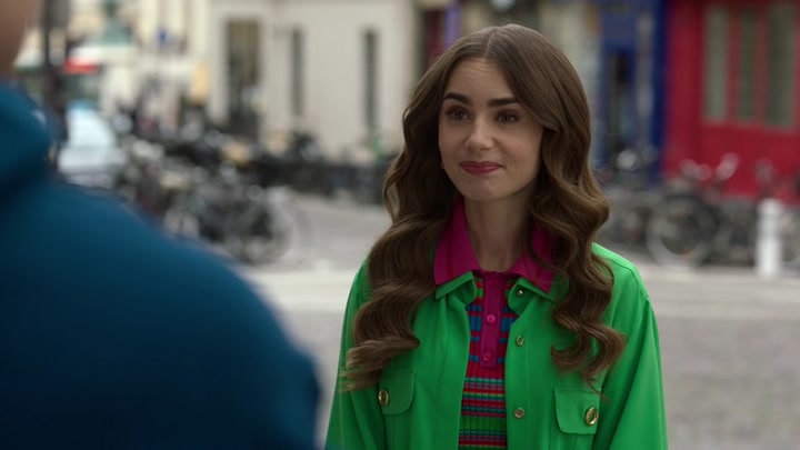 Emily_in_Paris_S02E01_WEBRip_x264-ION10_0383.jpg