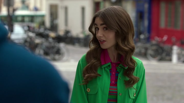 Emily_in_Paris_S02E01_WEBRip_x264-ION10_0389.jpg