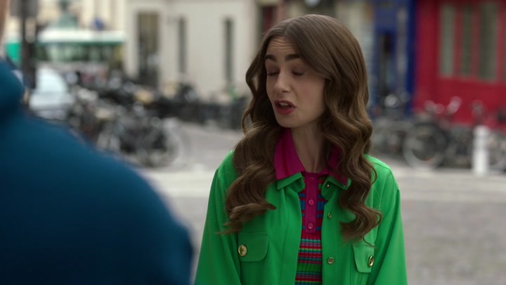 Emily_in_Paris_S02E01_WEBRip_x264-ION10_0390.jpg