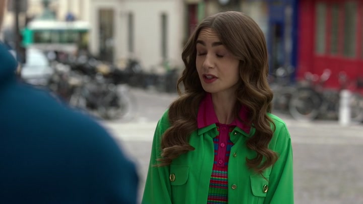 Emily_in_Paris_S02E01_WEBRip_x264-ION10_0391.jpg