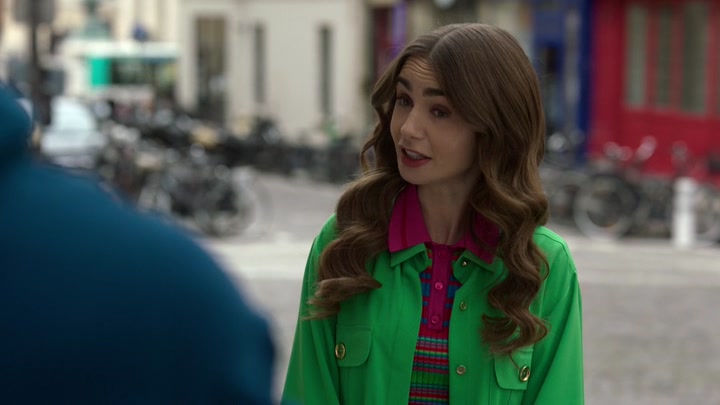 Emily_in_Paris_S02E01_WEBRip_x264-ION10_0392.jpg