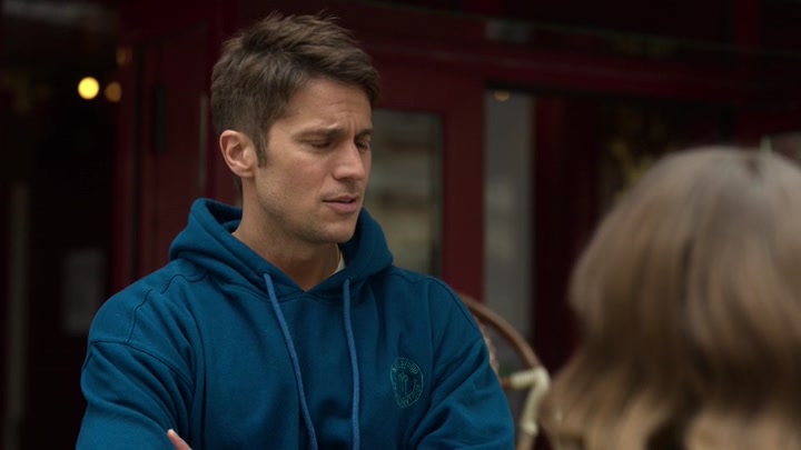 Emily_in_Paris_S02E01_WEBRip_x264-ION10_0397.jpg