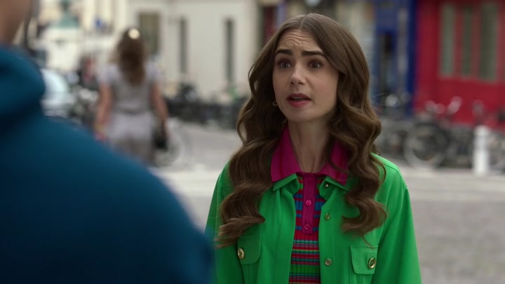 Emily_in_Paris_S02E01_WEBRip_x264-ION10_0404.jpg