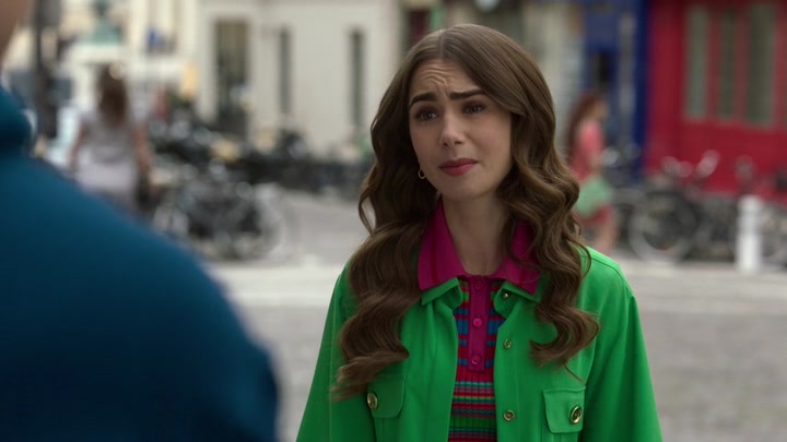 Emily_in_Paris_S02E01_WEBRip_x264-ION10_0408.jpg
