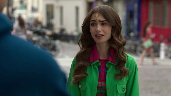 Emily_in_Paris_S02E01_WEBRip_x264-ION10_0409.jpg