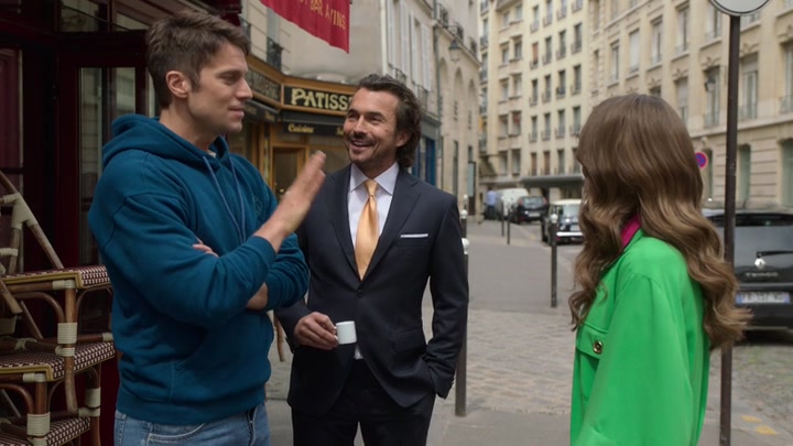 Emily_in_Paris_S02E01_WEBRip_x264-ION10_0422.jpg