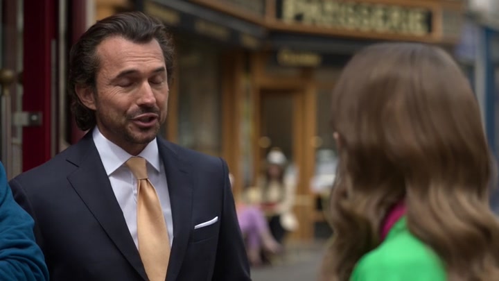 Emily_in_Paris_S02E01_WEBRip_x264-ION10_0434.jpg Emily_in_Paris_S02E01_WEBRip_x264-ION10_0434.jpg