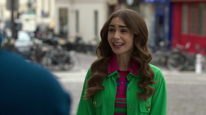 Emily_in_Paris_S02E01_WEBRip_x264-ION10_0436.jpg