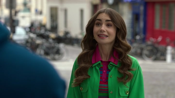 Emily_in_Paris_S02E01_WEBRip_x264-ION10_0438.jpg