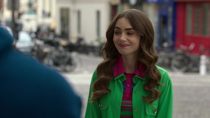Emily_in_Paris_S02E01_WEBRip_x264-ION10_0441.jpg