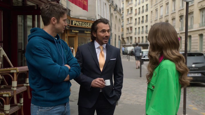 Emily_in_Paris_S02E01_WEBRip_x264-ION10_0444.jpg