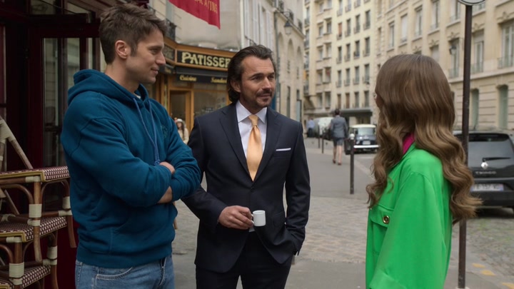 Emily_in_Paris_S02E01_WEBRip_x264-ION10_0447.jpg