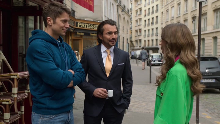 Emily_in_Paris_S02E01_WEBRip_x264-ION10_0448.jpg