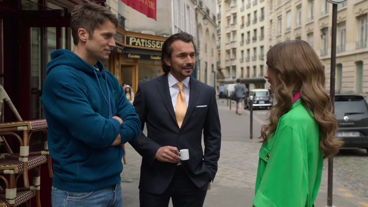 Emily_in_Paris_S02E01_WEBRip_x264-ION10_0449.jpg