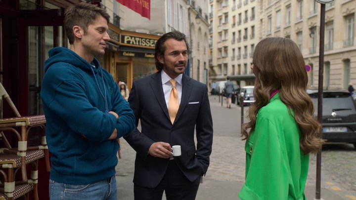 Emily_in_Paris_S02E01_WEBRip_x264-ION10_0451.jpg