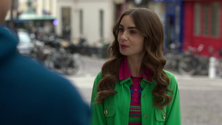 Emily_in_Paris_S02E01_WEBRip_x264-ION10_0454.jpg