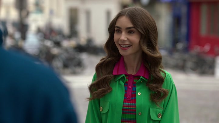 Emily_in_Paris_S02E01_WEBRip_x264-ION10_0464.jpg