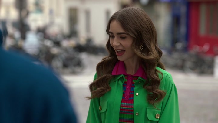 Emily_in_Paris_S02E01_WEBRip_x264-ION10_0466.jpg