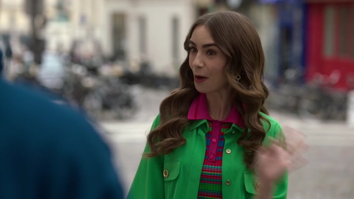 Emily_in_Paris_S02E01_WEBRip_x264-ION10_0469.jpg