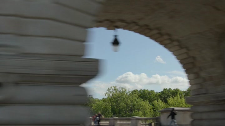 Emily_in_Paris_S02E01_WEBRip_x264-ION10_0487.jpg