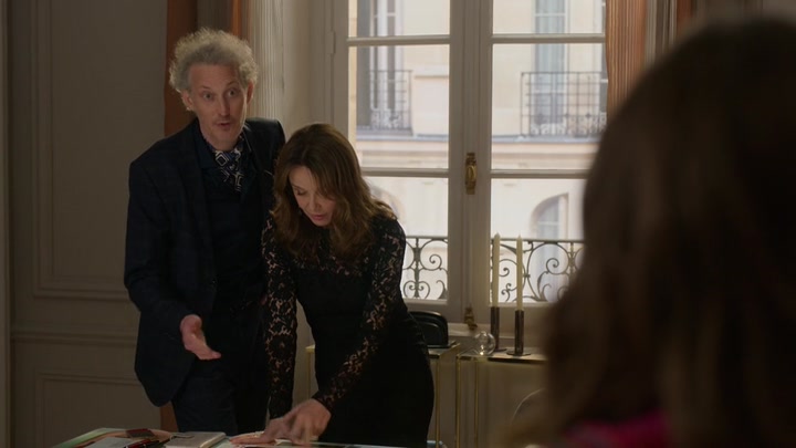 Emily_in_Paris_S02E01_WEBRip_x264-ION10_0507.jpg