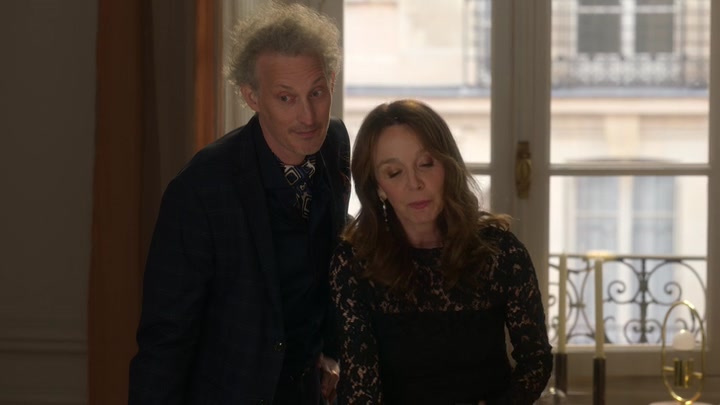 Emily_in_Paris_S02E01_WEBRip_x264-ION10_0520.jpg