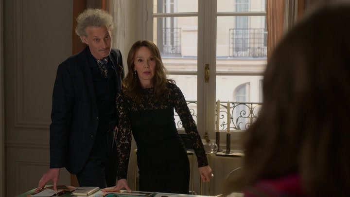 Emily_in_Paris_S02E01_WEBRip_x264-ION10_0539.jpg