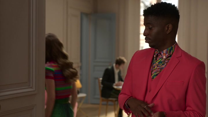 Emily_in_Paris_S02E01_WEBRip_x264-ION10_0569.jpg