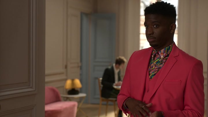 Emily_in_Paris_S02E01_WEBRip_x264-ION10_0570.jpg