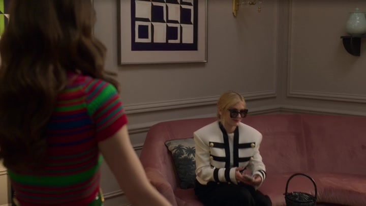 Emily_in_Paris_S02E01_WEBRip_x264-ION10_0579.jpg