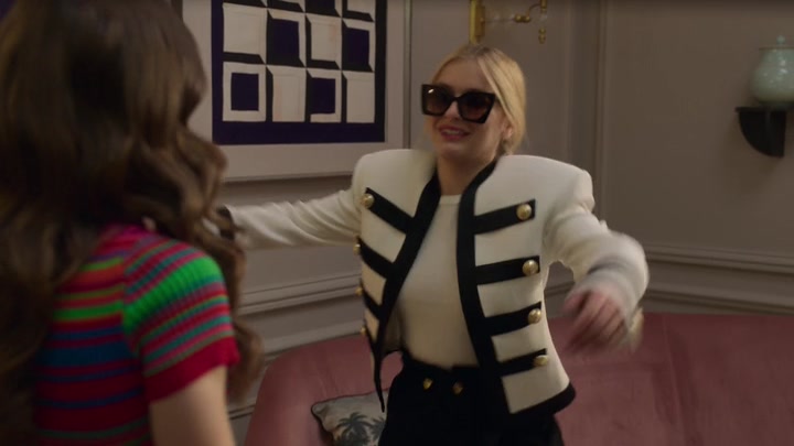 Emily_in_Paris_S02E01_WEBRip_x264-ION10_0583.jpg