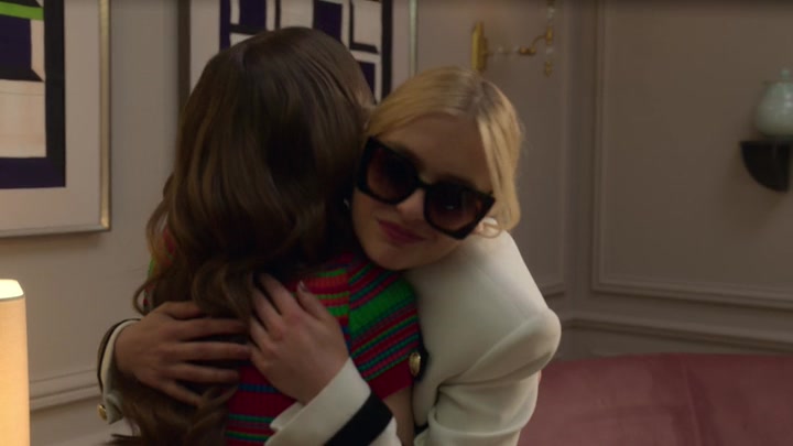 Emily_in_Paris_S02E01_WEBRip_x264-ION10_0585.jpg