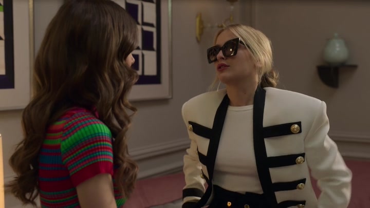 Emily_in_Paris_S02E01_WEBRip_x264-ION10_0594.jpg