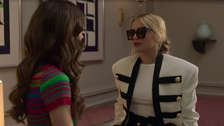 Emily_in_Paris_S02E01_WEBRip_x264-ION10_0595.jpg