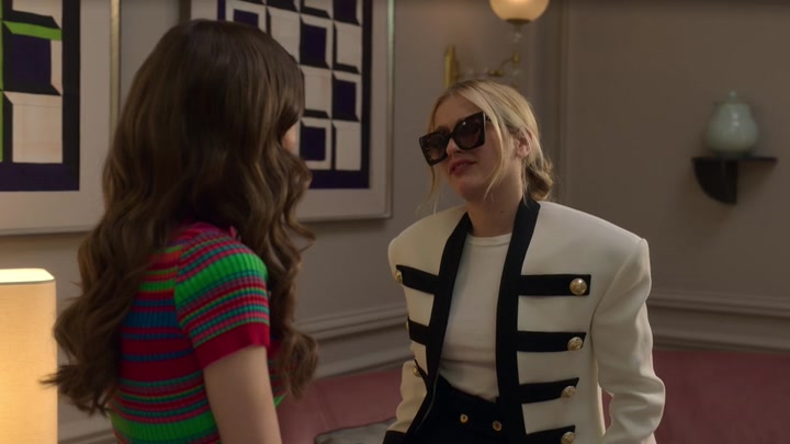 Emily_in_Paris_S02E01_WEBRip_x264-ION10_0608.jpg