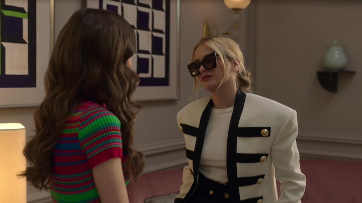 Emily_in_Paris_S02E01_WEBRip_x264-ION10_0610.jpg