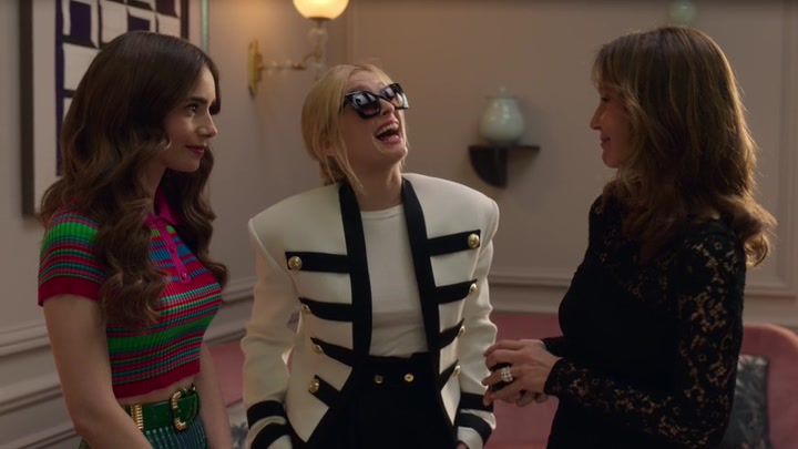 Emily_in_Paris_S02E01_WEBRip_x264-ION10_0628.jpg