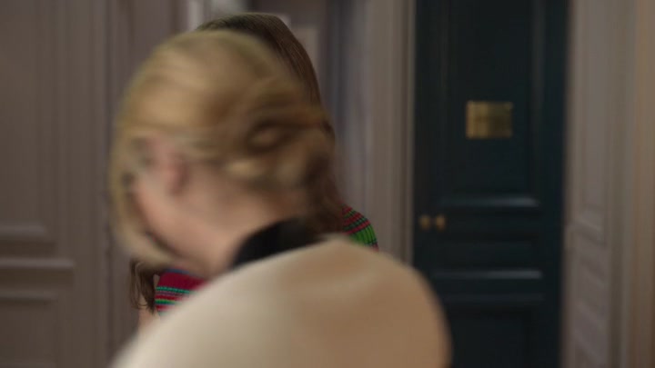 Emily_in_Paris_S02E01_WEBRip_x264-ION10_0647.jpg