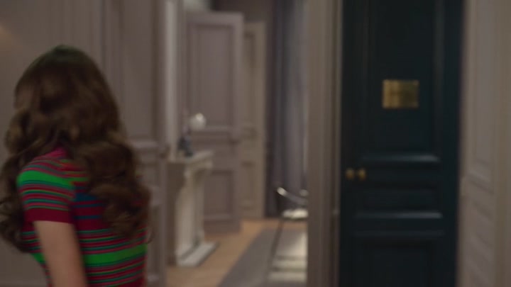 Emily_in_Paris_S02E01_WEBRip_x264-ION10_0650.jpg
