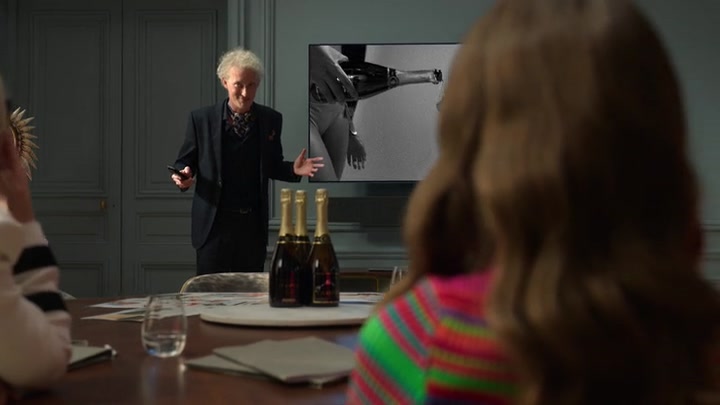 Emily_in_Paris_S02E01_WEBRip_x264-ION10_0675.jpg