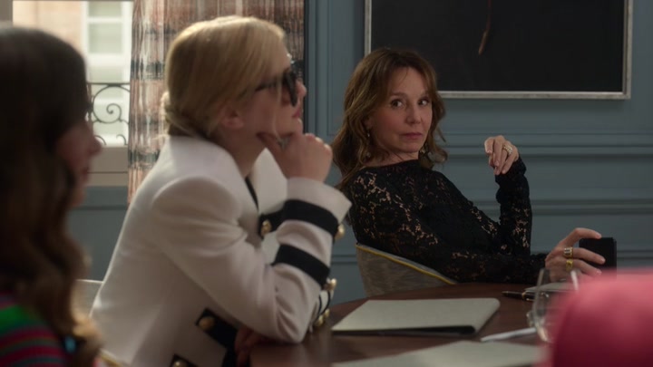 Emily_in_Paris_S02E01_WEBRip_x264-ION10_0696.jpg