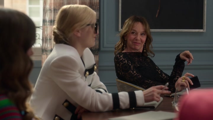 Emily_in_Paris_S02E01_WEBRip_x264-ION10_0721.jpg